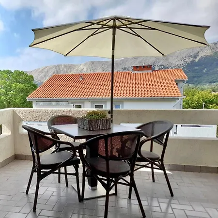 Apartman Bozo With A Balcony *
