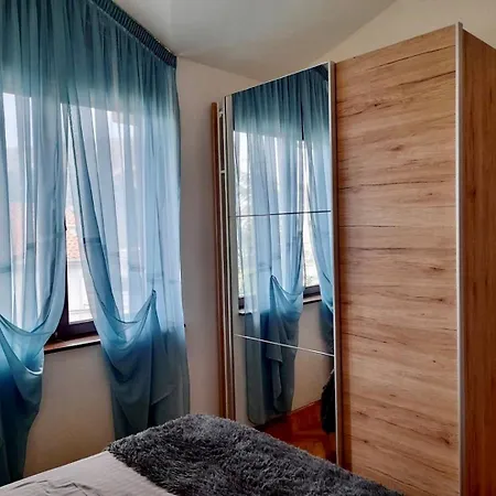 Bozo With A Balcony *