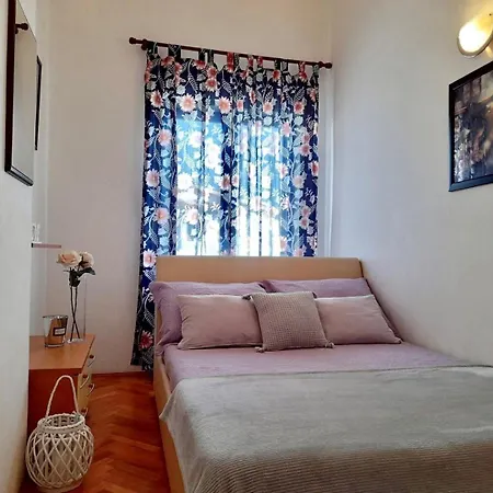 Bozo With A Balcony Διαμέρισμα *