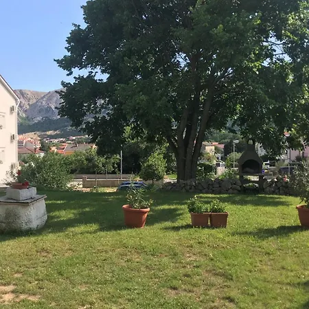 Apartman Bozo With A Balcony Baska (Krk)