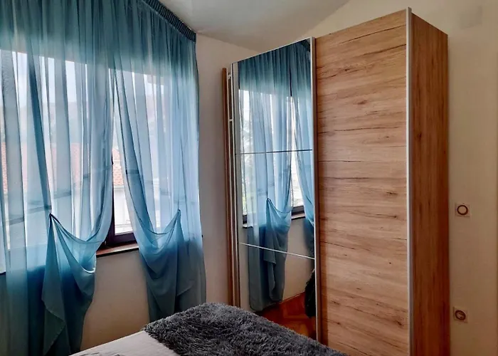 Bozo With A Balcony *