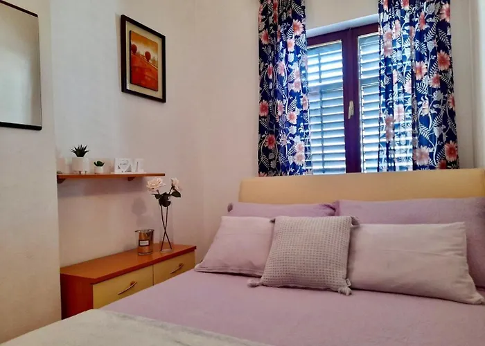 Apartman Bozo With A Balcony *