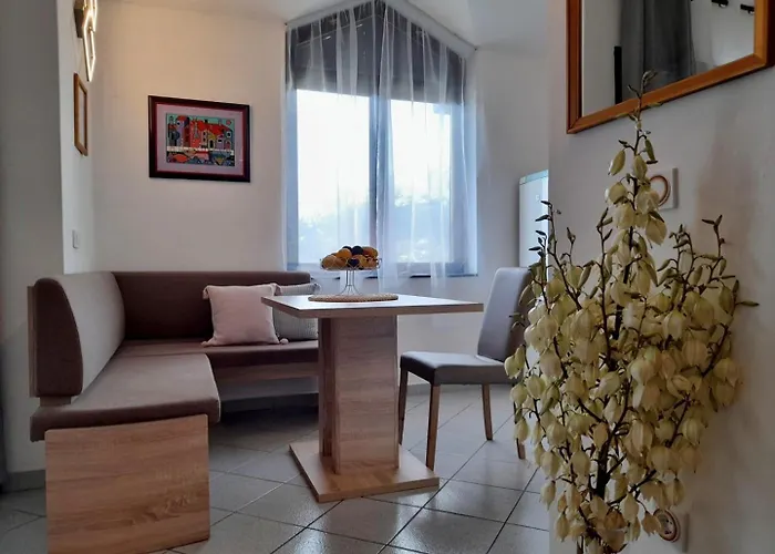 Apartman Bozo With A Balcony Baška